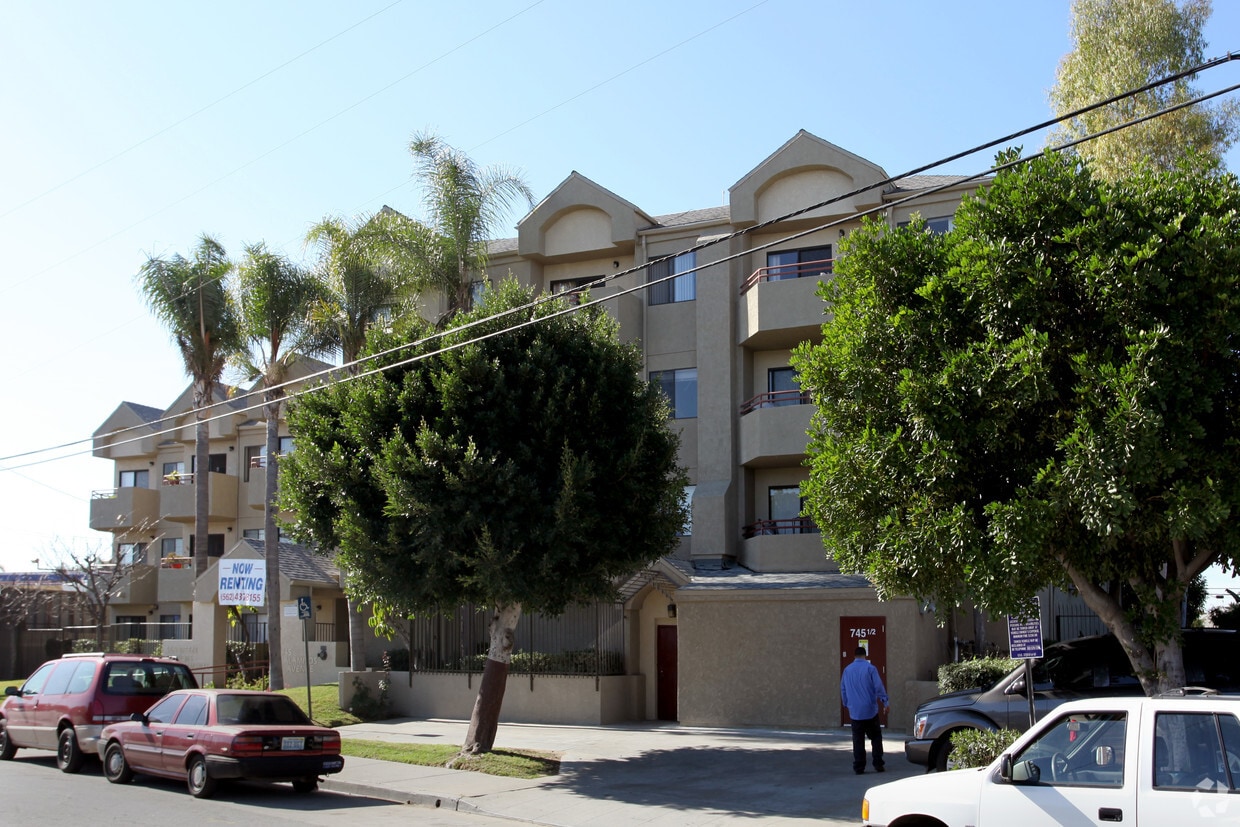 Building Photo - Decro Long Beach