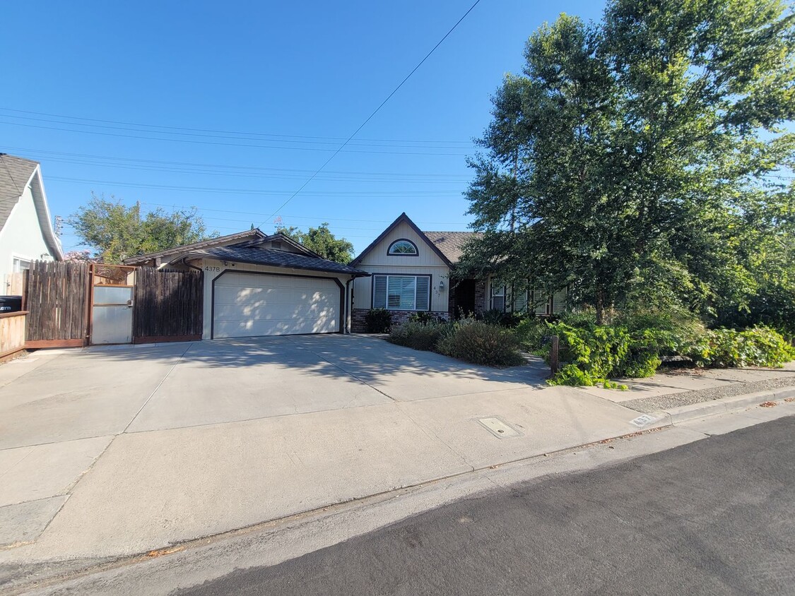 Primary Photo - 437 Enslen Park Ct