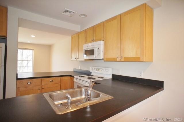 Foto del edificio - 32 Oakwood Ave