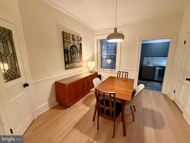 Foto del edificio - 3020 Dent Pl NW