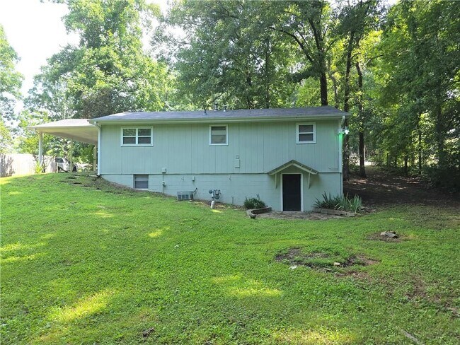 Building Photo - 3460 Meadowview Dr