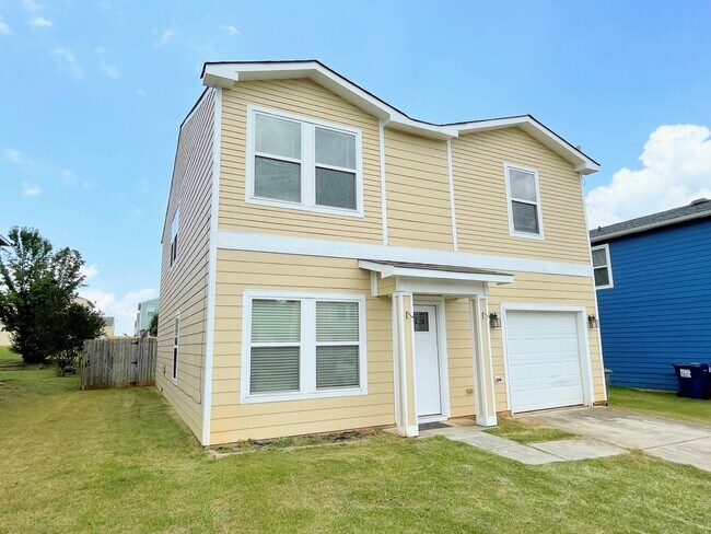 Building Photo - 3177 Lakeland Dr SW