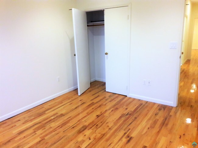 Building Photo - 123 Putnam Ave