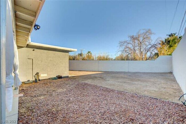 Foto del edificio - SUPER SWEET HOME WITH CASITA, NO HOA