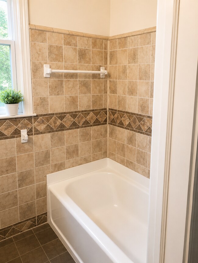 Foto del edificio - Upgraded Westside Bungalow Section 8 Accepted