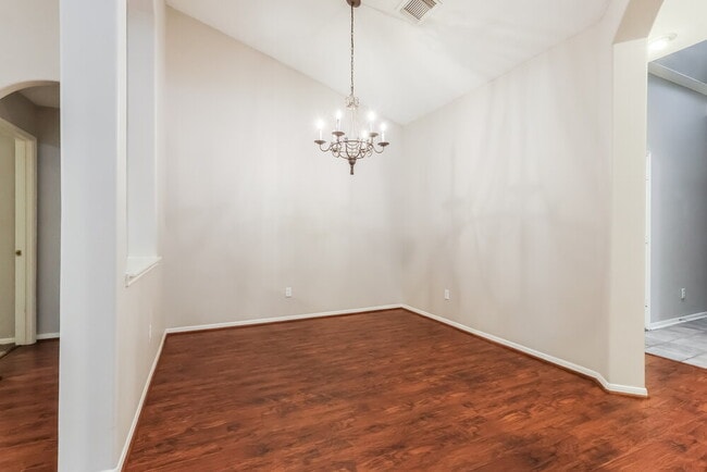 Building Photo - 27 Orchid Grove Pl