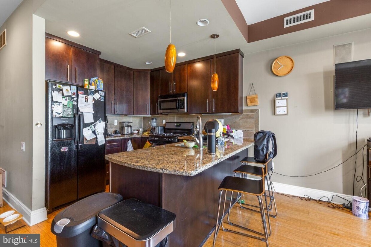 Foto principal - 530 W Girard Ave