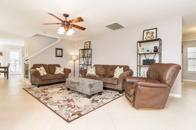 Sala de estar - 2635 Skyview Knoll Ct
