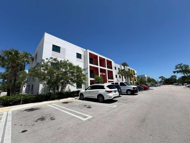 Building Photo - 4260 Lakewood Rd