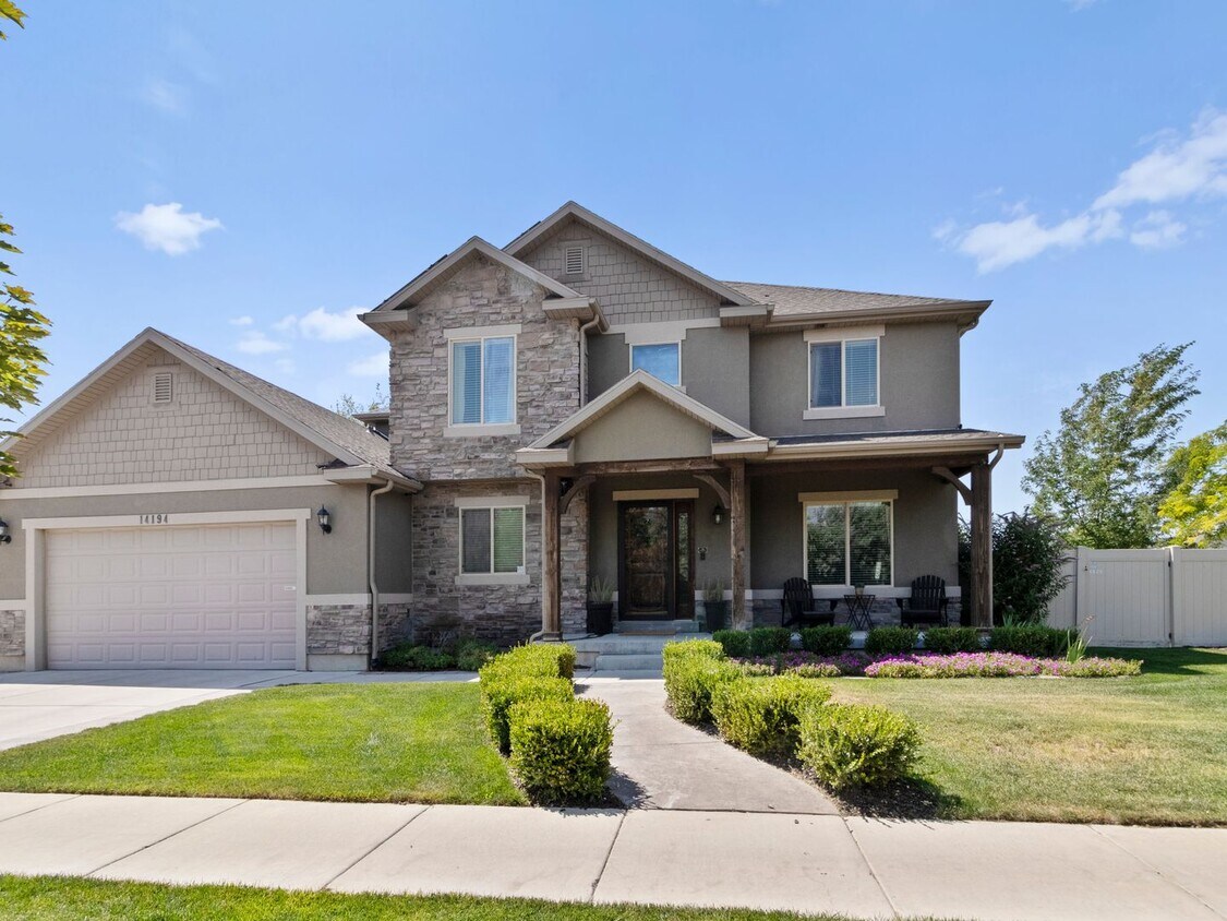 Foto principal - Beautiful Bluffdale home for rent!