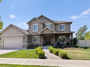 Building Photo - 14194 Royal Coachman Dr
