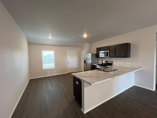Building Photo - Three Bedroom | Two Bath Home in Park Place