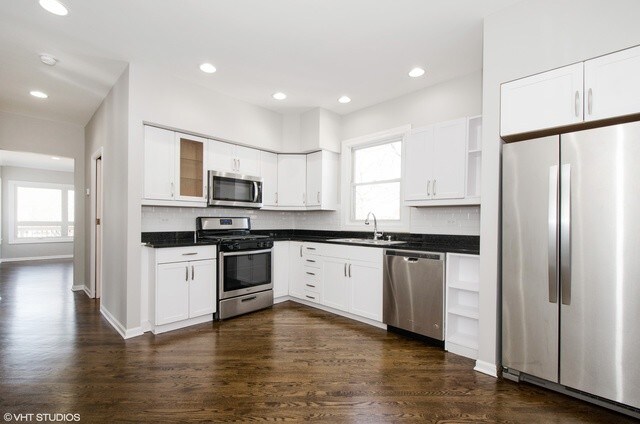 Building Photo - 3421 N Narragansett Ave