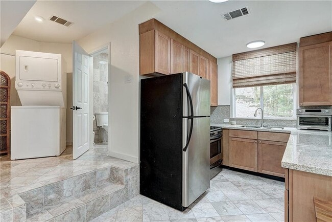 Foto del edificio - 8804 Mountain Ridge Dr