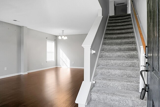 Building Photo - Spacious 2 Story, 4 BR, 2.5 BA, 2 Car Gara...