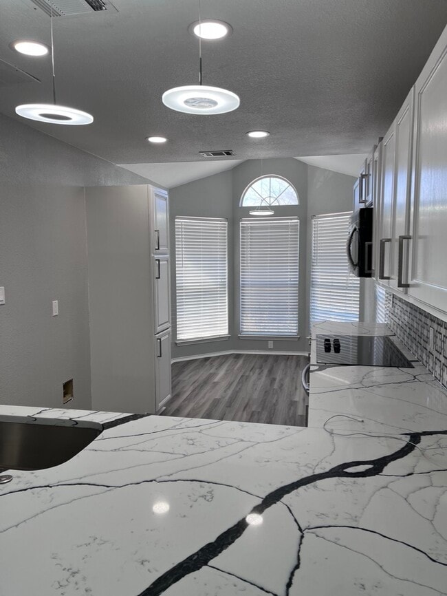 Building Photo - 6820 Douglas Creek