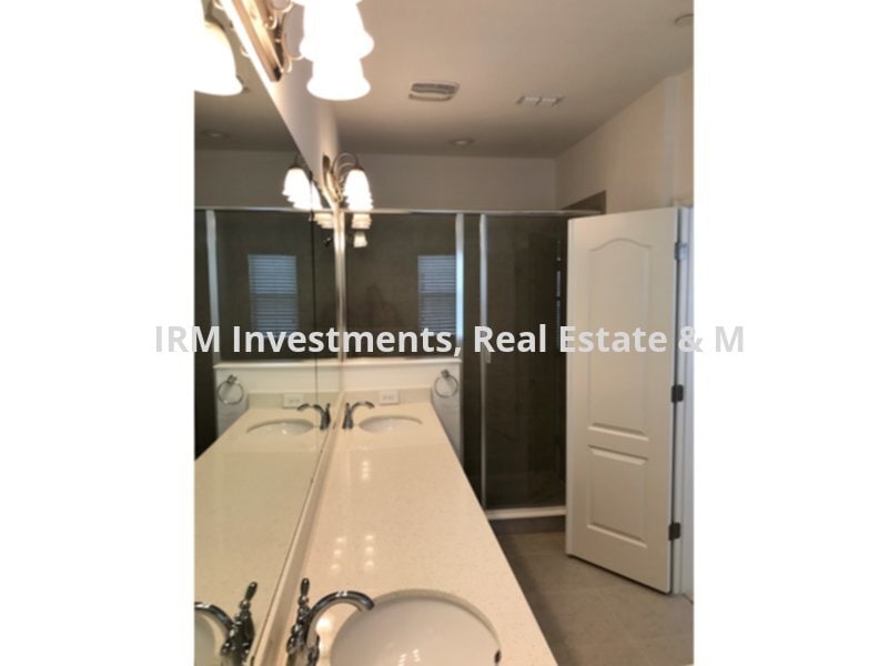 Foto del edificio - 3 bed 3.5 bath townhome 2 car garage LAWRENCE MODEL