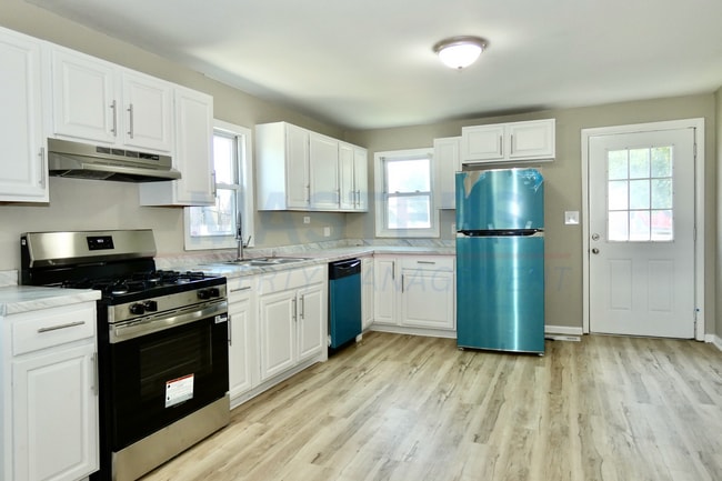 Building Photo - 2163 Hoops Dr