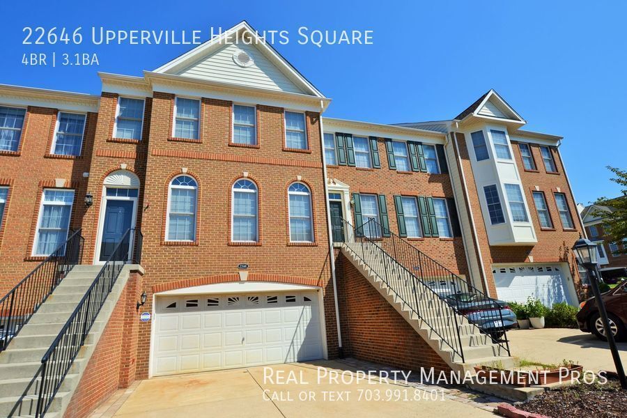 Beautifully Updated 4 Bedroom 3.5 Bath Tow... Townhome Rentals in