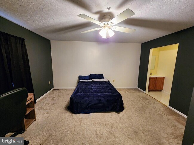Building Photo - 8 Buttonbush Ct