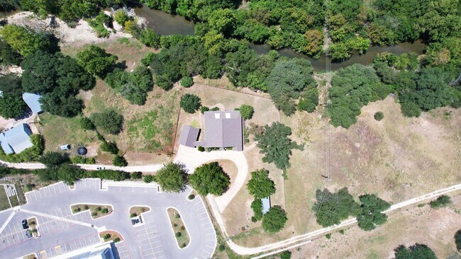 Foto del edificio - 211 Moore Ln