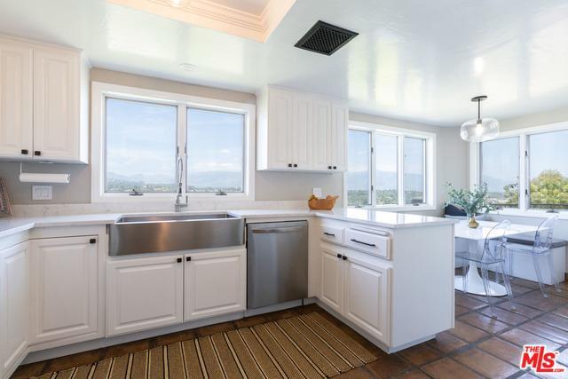 Kitchen - 238 Saint Albans Ave