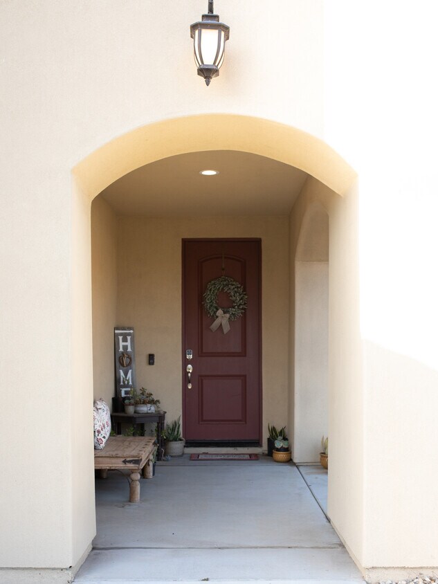 Foto del edificio - 330 Las Flores Dr