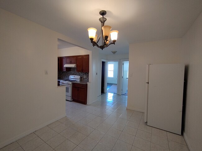 Foto del edificio - 2131 E 8th St