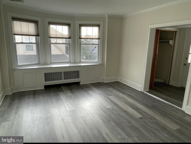 Foto del edificio - 910 Darby Rd