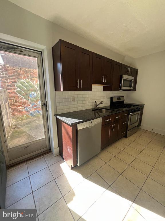 Building Photo - 814 Gaul St