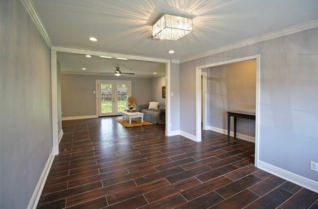 Foto del edificio - 6002 Duxbury St