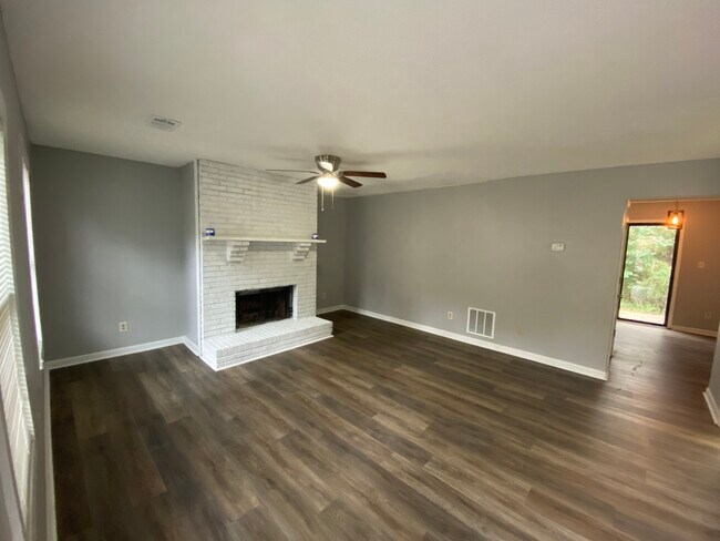 Building Photo - 5600 Windwood Rd