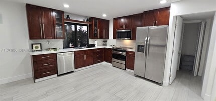 Building Photo - 7811 SW 102nd Pl