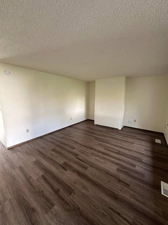 Foto del edificio - 2 Bedroom, 1 Bathroom Duplex in Blaine