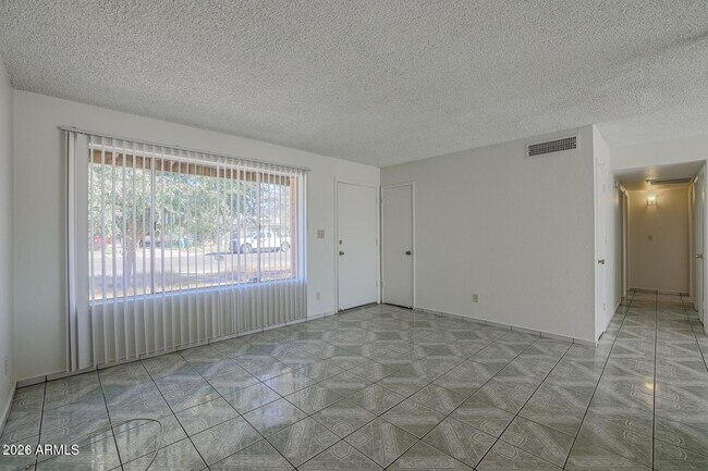 Foto del edificio - 3020 N 87th Ave
