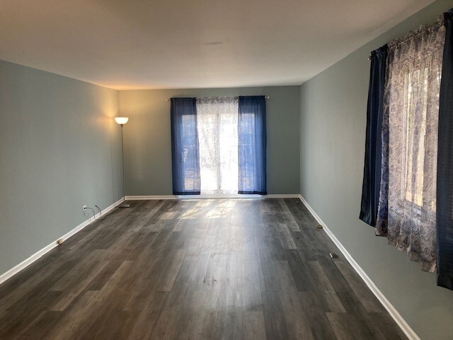 Building Photo - 2451 Hedge Row Dr