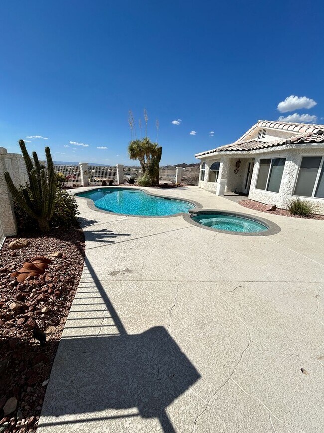 Foto del edificio - Winter Furnished Pool Home!