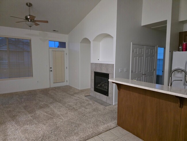 Foto del edificio - 473 N Kent Ln