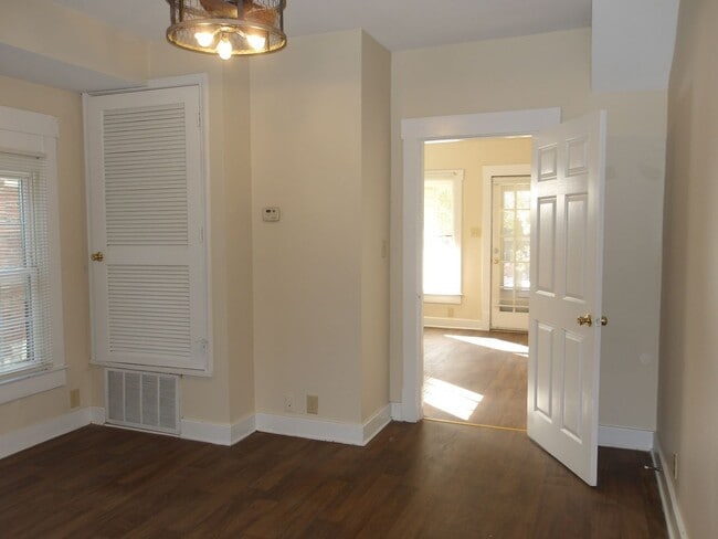 Photo - 629 W Ormsby Ave Apartment