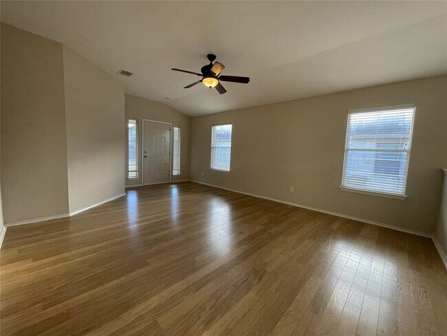 Building Photo - 803 Middle Brook Dr