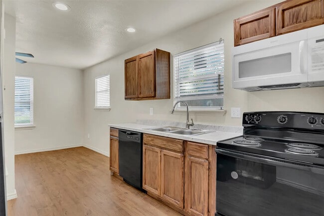 Foto del edificio - Room in House on Houghton Ave