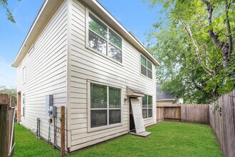 Building Photo - 5811 Santa Cecilia Ln