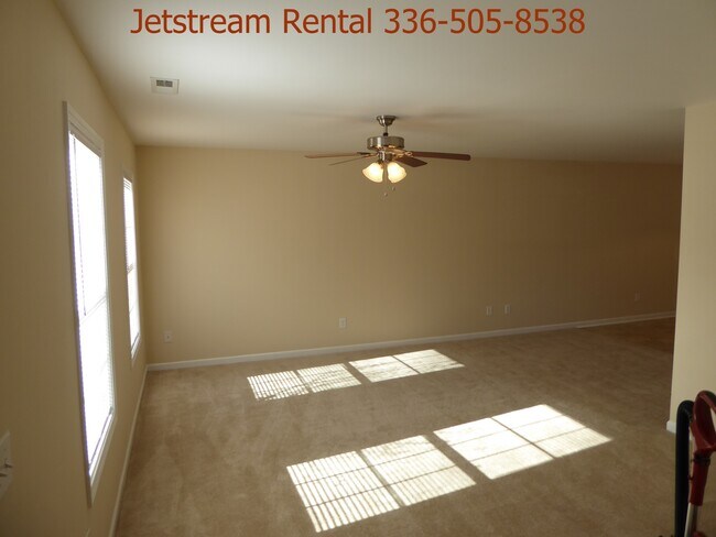 Living room - 4075 Bentley Dr