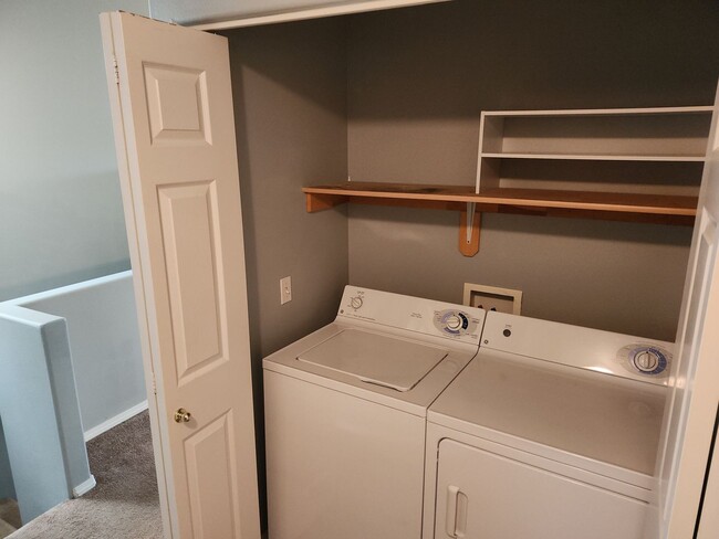 Building Photo - 4 Bed 2 Bath 10 minutes from JBER