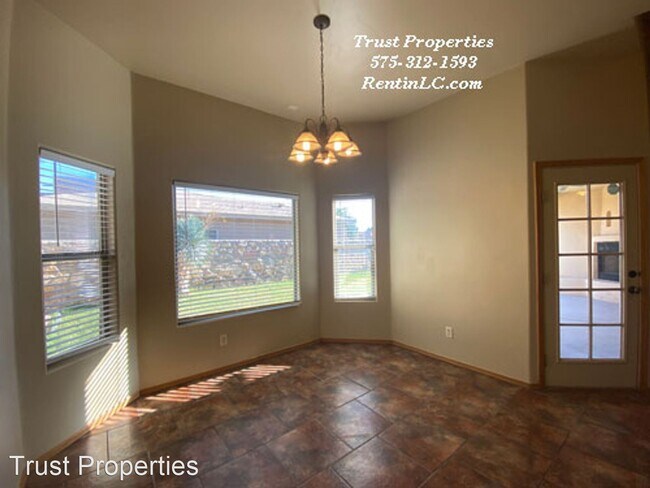 Building Photo - 3 br, 2 bath House - 943 Flora Vista