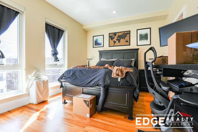 Building Photo - 23 Glencoe St