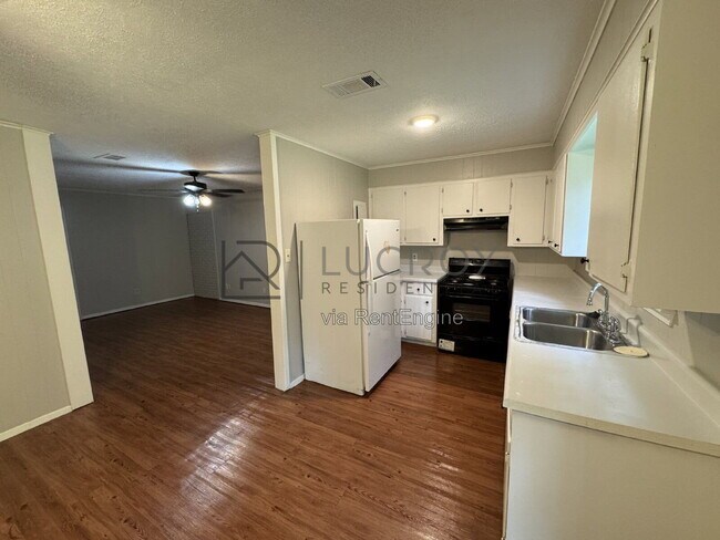 Foto del edificio - 327 Grover Cleveland Cir