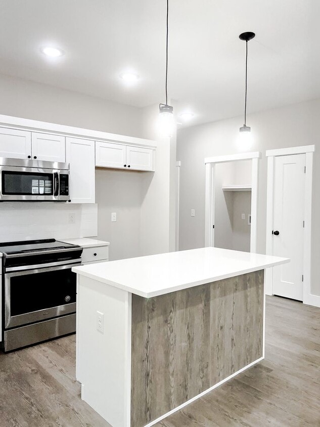 Foto principal - 3 Bedroom 2 Full Bath HOUSE with GARAGE