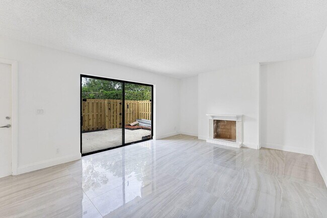Foto del edificio - 1624 Forest Lakes Cir