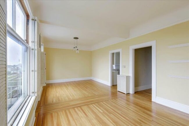 Building Photo - 2 bedroom in San Francisco CA 94118